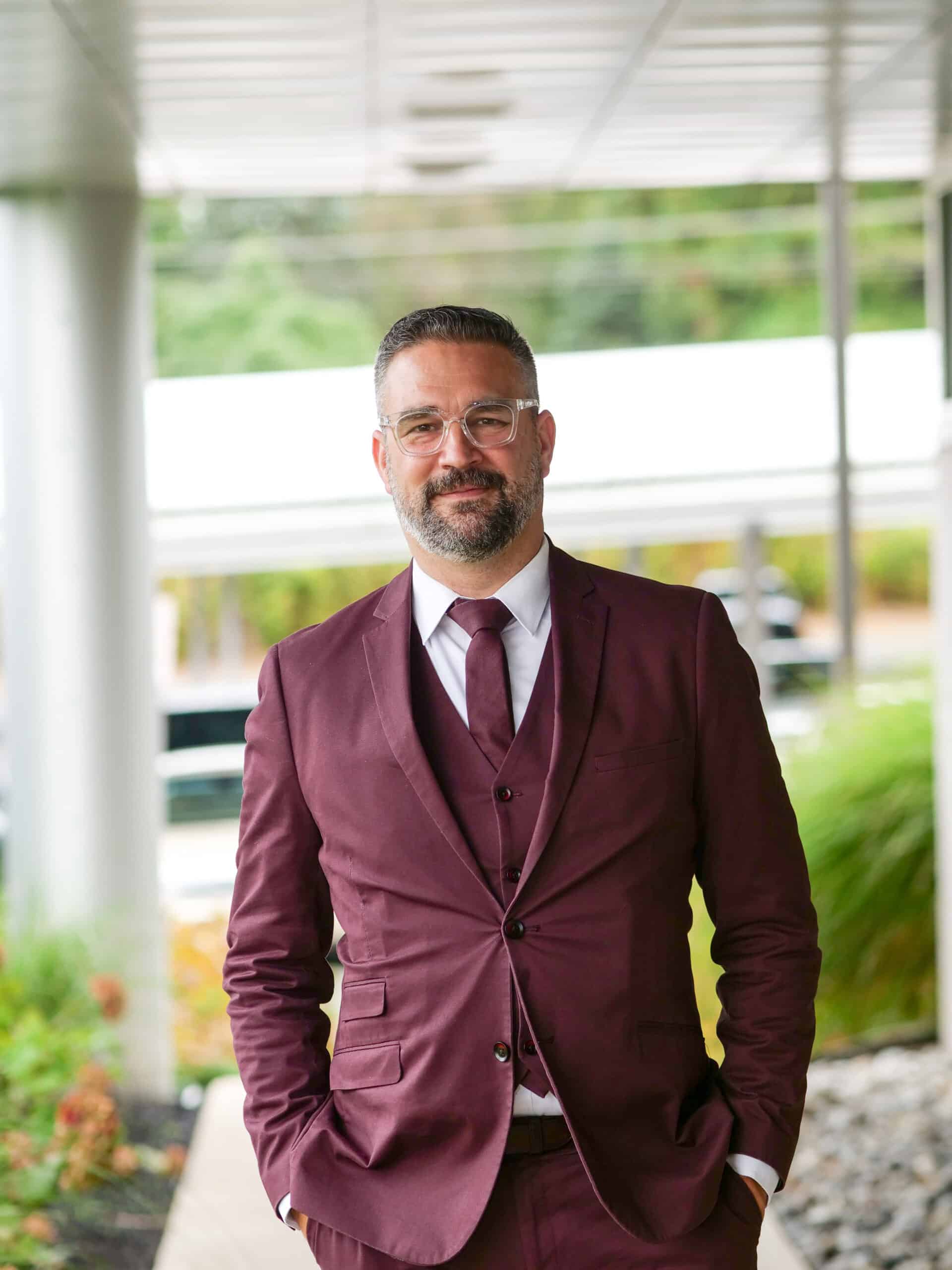 Dr. Michael D. Beys - Acupuntor y Herbolario