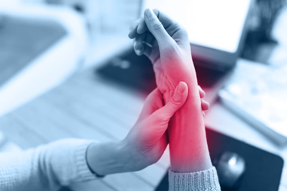 How Chiropractic Adjustments Aid in Recovery From Repetitive Strain Injuries