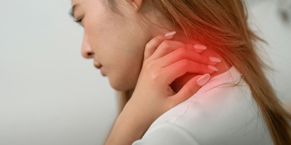 How Ergonomics And Sleeping Habits Affect Chronic Neck Pain